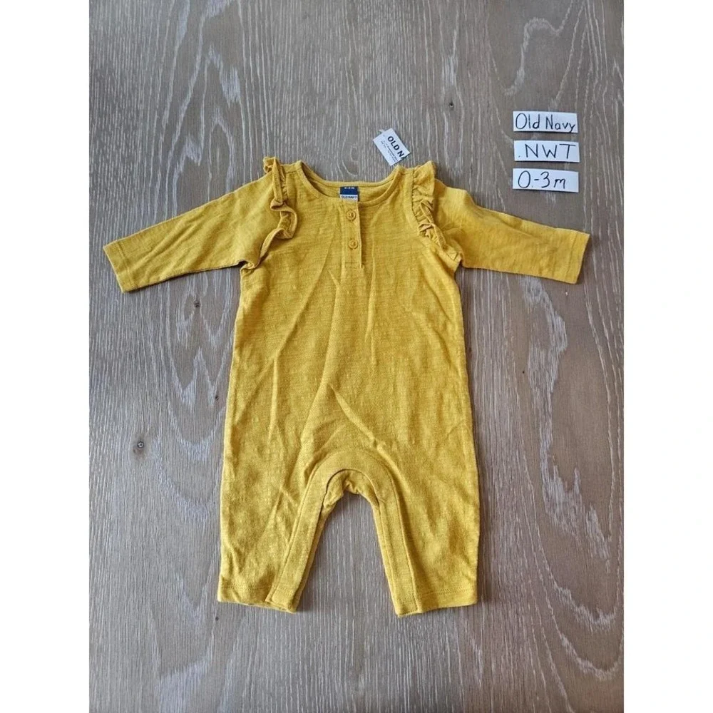 Old navy baby girl‎ romper 0-3 mos